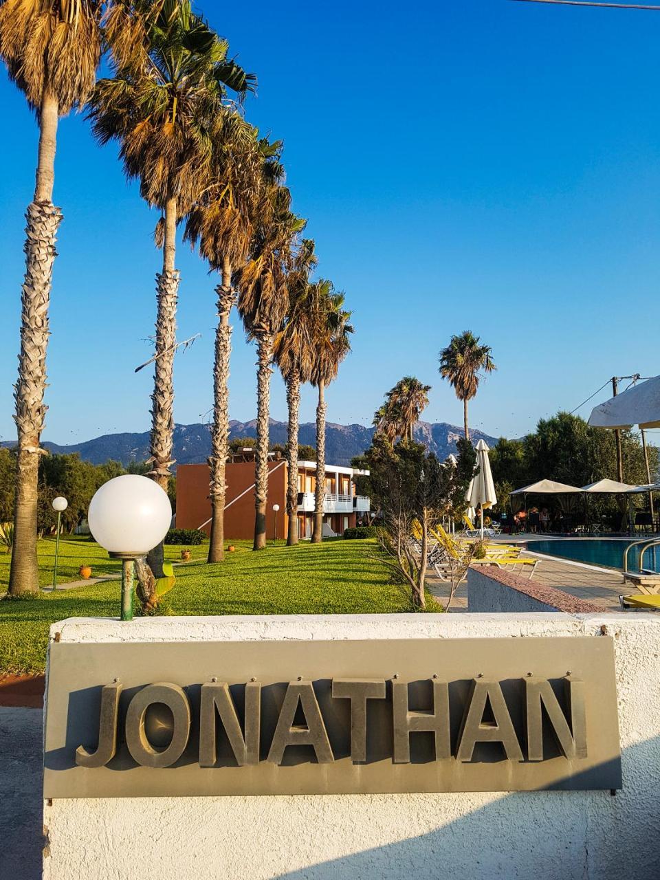 Jonathan Studio Apartments Тігакі Екстер'єр фото